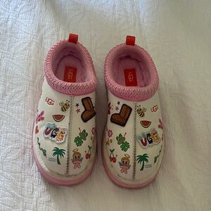 UGG Tazz Pop Sketch Humberto Cruz Kids' Pink and Cream Slip-On Shoes 4